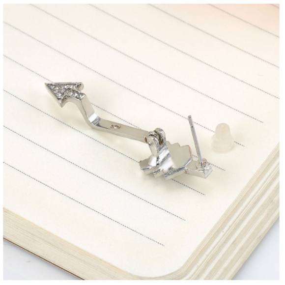 Arrow Shaped Fashion Ear Studs - Picture 4 of 4